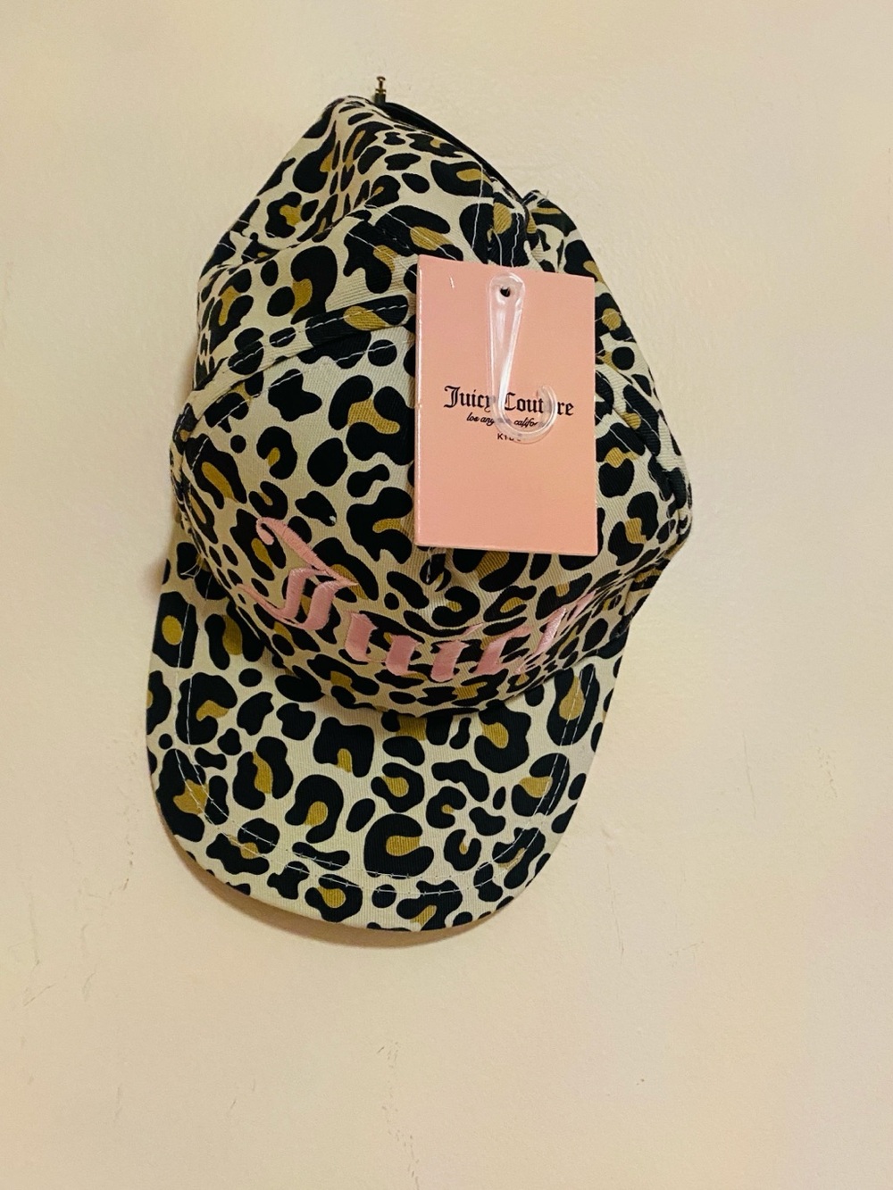 Juicy kids cap with slight discoloration inside